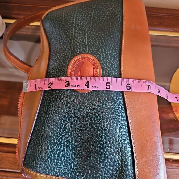 Vintage Dooney Bourke crossbody or shoulder leather bag w/ suede interior - Picture 14 of 14